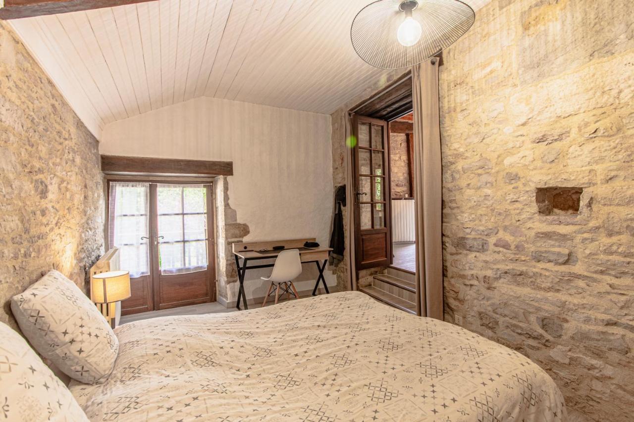 Maison En Pierres Au Coeur Du Village Medieval De Villeneuve ภายนอก รูปภาพ