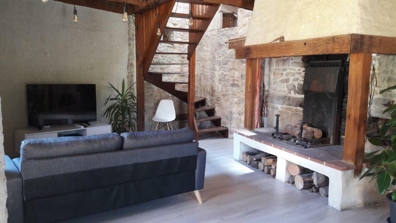 Maison En Pierres Au Coeur Du Village Medieval De Villeneuve ภายนอก รูปภาพ